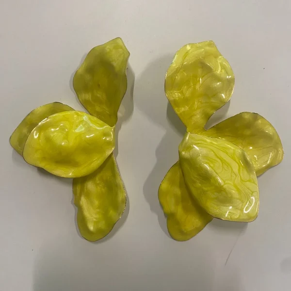 Glossy-Enamel-flower-Stud-Earrings_yellow